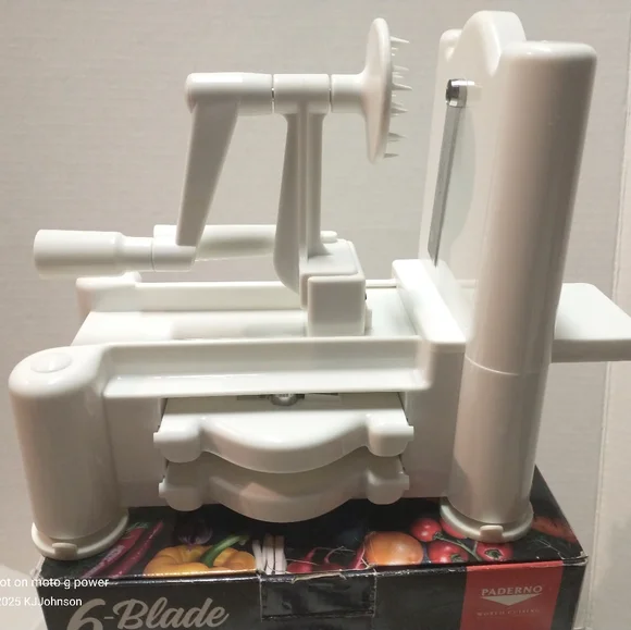 Paderno World Cuisine 6-Blade Vegetable Spiralizer. - Picture 5 of 11